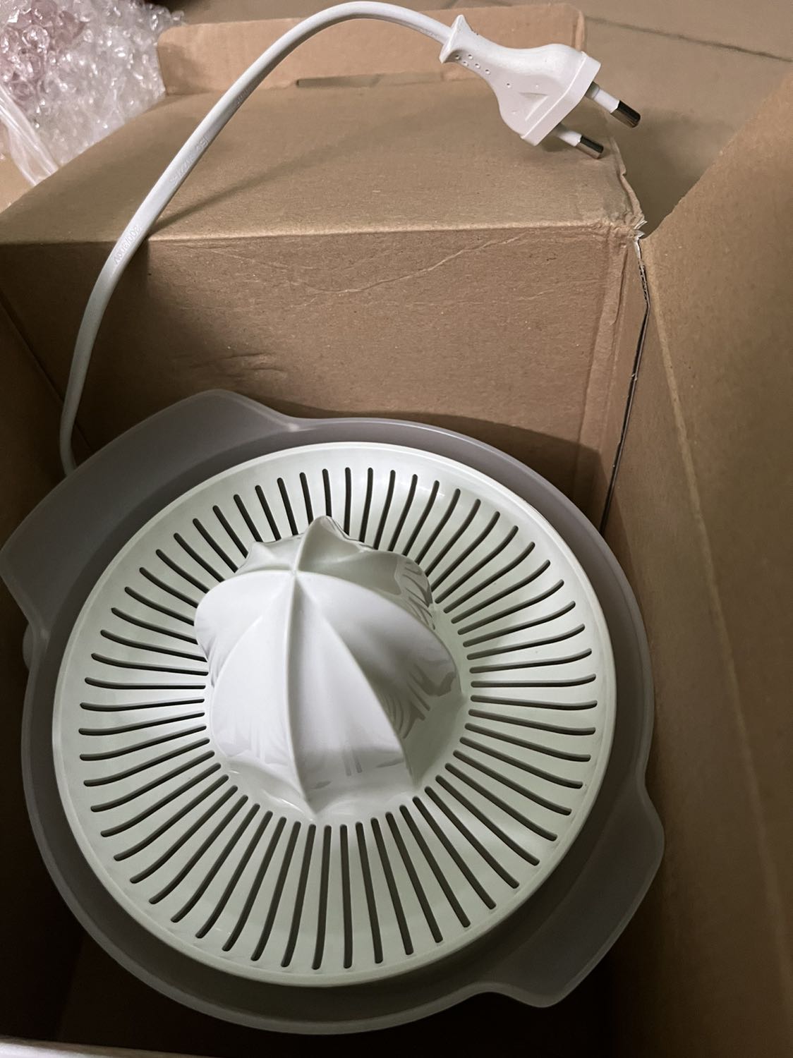 Giao nhanh đúng lịch, Gói cẩn thận, giấy bảo hành 24 tháng, mới tháng 4/2022, hàng đẹp, chưa ép thử hihi