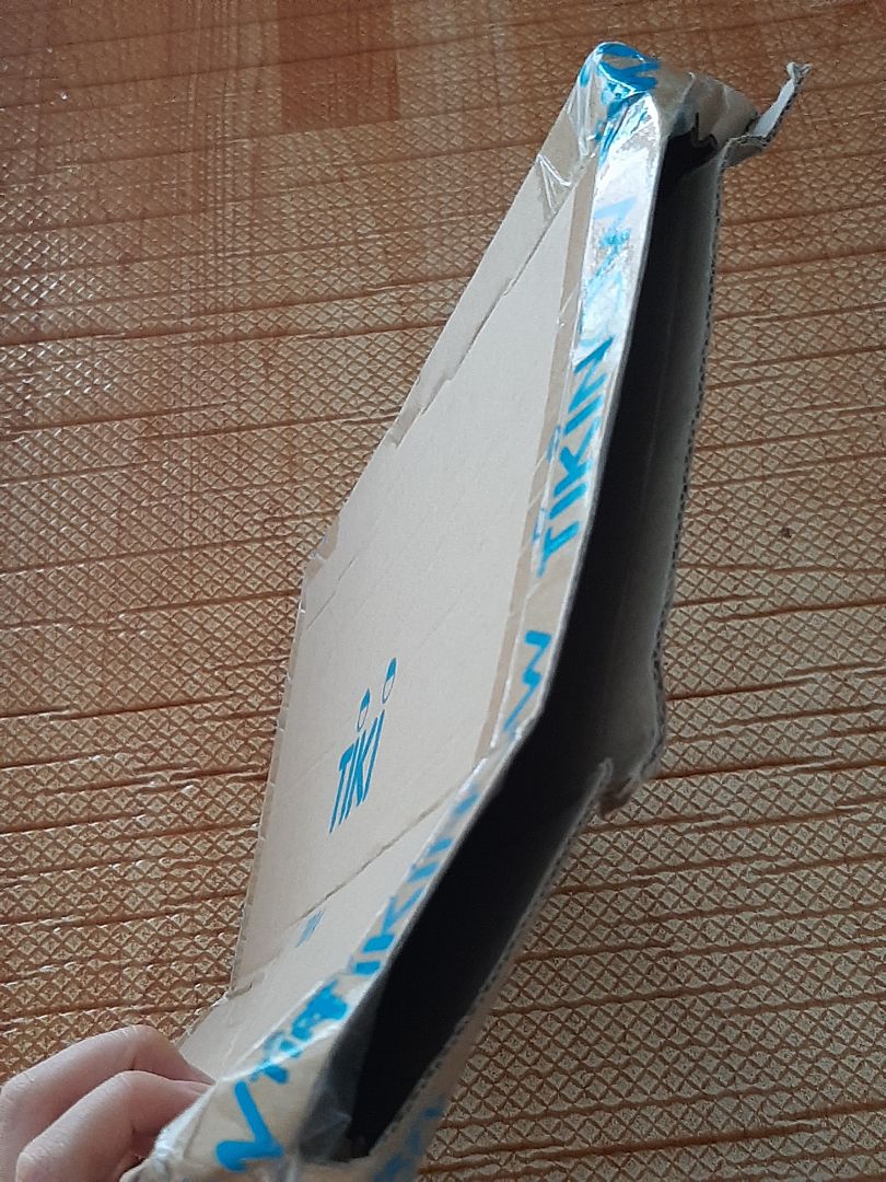 Sách mới, thơm, giấy ổn, nội dung hay. Nhưng cái làm mình bực mình là sách có chỗ dơ, k thể lau ra đc và hộp sách lúc giao về thì bung hết cả ra, cuốn sách cứ như sắp rớt xuống vậy ??. Mình là người yêu sách nên rất xót cho em nó. Đáng lẽ tính cho 1 sao nhưng vì anh shipper thân thiện nên mình cho thêm 1 sao nữa. Hy vọng tiki sẽ khắc phục việc này. ??