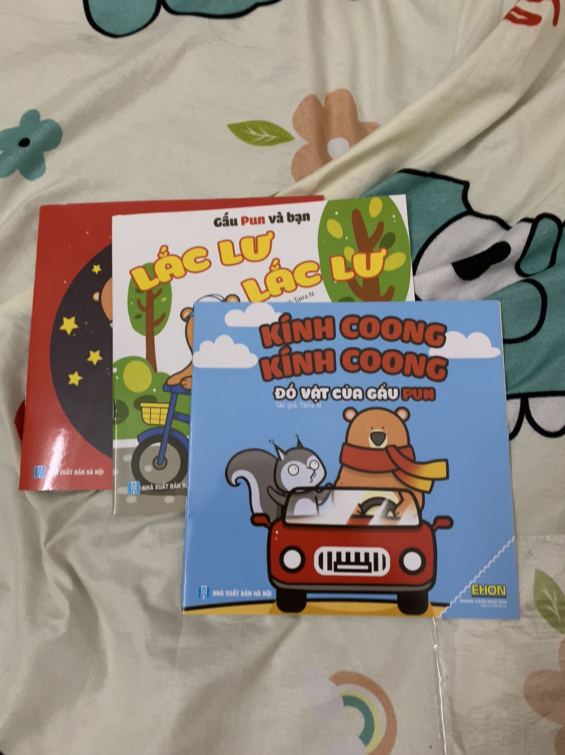 Săn sale sách giá rẻ. Nội dung và hình ảnh khá hấp dẫn, mỗi tội giấy sách rất mỏng hơn tất cả các sách ehon khác mình từng mua nên hơi tiếc chút