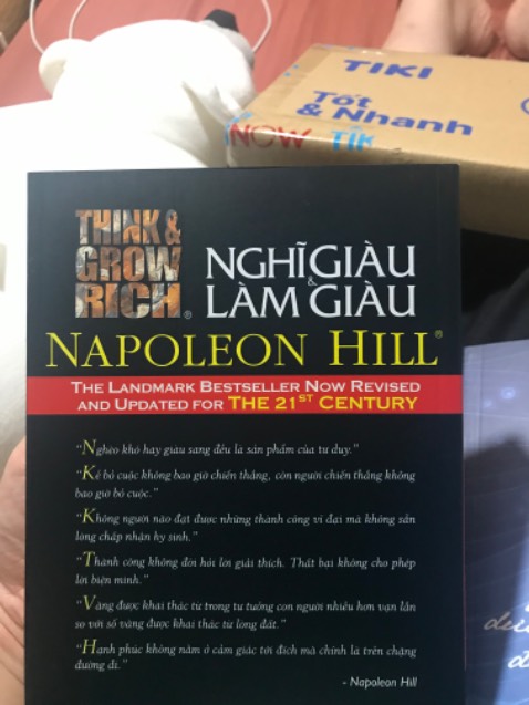 Tiki giao rất đúng giờ luôn nha , đóng gói siêu đẹp và chỉn chu , sách mới và thơmm 1000 đỉm