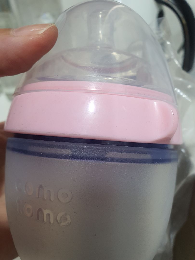 Bình không có hộp. nắp bình cũ, trầy xước nhiều. có vẻ là bình cũ nên mình không dám dùng. yêu cầu Tiki hoàn tiền..