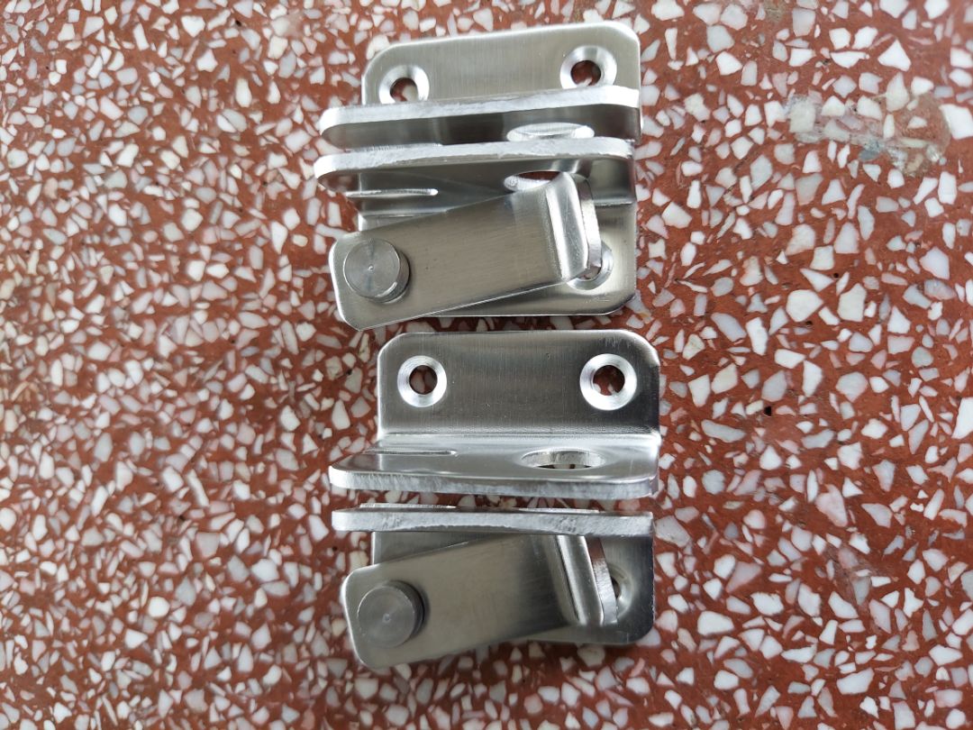 Dày dặn, chắc chắn. Hoàn thiện tốt. Trơn láng. Có điều khó hiểu là 2 sản phẩm cùng một nhà bán, đặt cùng đơn hàng mà giao làm 2 lần, cách nhau cả tuần.