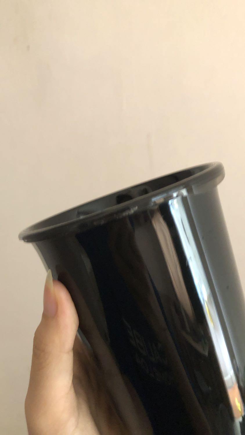 Ly đẹp lắm nha mng,tối qua buồn vì em có mua ly trước đó mà em làm rơi mấy lần thế là hqua nó vỡ, mà nó giữ nhiệt tốt quá nên lên xem thì thấy đang sale nhanh tay em order luôn,vậy mà sáng đã nhận được rồi.
GIÁ CẢ PHẢI CHĂNG,GIỮ NHIỆT RẤT LÀ OKAYLA LUÔN NHA.
Nếu mọi người cần một chiếc ly đi làm,ngồi làm việc hãy sắm em nó ngay đi 
(Em ít khi viết review vì lười,mà tại ly này đỉnh lúm phải review ngay. Với do em ẩu mới tốn tiền mua lại á mng)