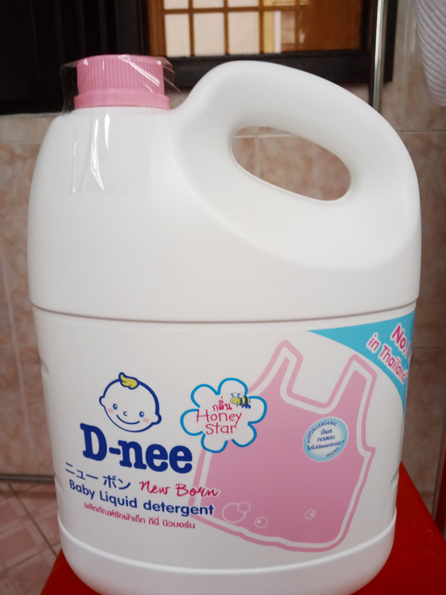 Một trong những nước giặt dành cho bé mình đánh giá sử dụng chất lượng và giá thành phù hợp, giặt sạch, bền màu, hương màu hồng thơm ngọt dịu, an toàn cho da bé. Tiki giao hàng nhanh, đóng gói kỹ, nhân viên thân thiện. Một trong những nước giặt dành cho bé mình đánh giá sử dụng chất lượng và giá thành phù hợp, giặt sạch, bền màu, hương màu hồng thơm ngọt dịu, an toàn cho da bé. Tiki giao hàng nhanh, đóng gói kỹ, nhân viên thân thiện.