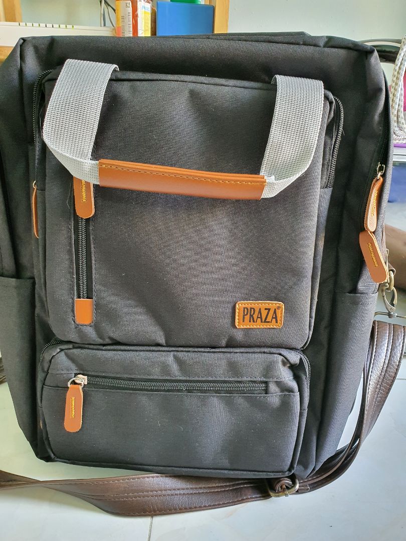 Tiki giao hàng nhanh, gói hàng đẹp chắc chắn. Hàng đúng mẫu, đẹp, vừa tầm giá. Bật mí: Hình cuối, có bàn ủi Lock&Lock và cả đế bàn ủi cũng mua trên Tiki đó. Tất cả đều làm tôi hà lòng