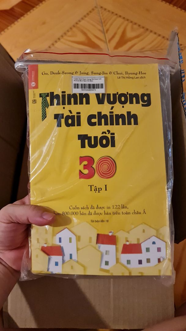 Giao hàng đúng thời gian dự kiến. shipper nhiệt tình. chất lượng sách tốt, rõ ràng, được in với chất liệu tốt. một điều rất đáng khen là nhà cung ứng rất kỹ lượng cho sách vào túi ni long để tránh cong vênh hay hư hại cho sách. được giao cùng 1 số sản phẩm nên tiki đóng gói cẩn thận. nội dung sách thì đọc xong mình sẽ review nhé!