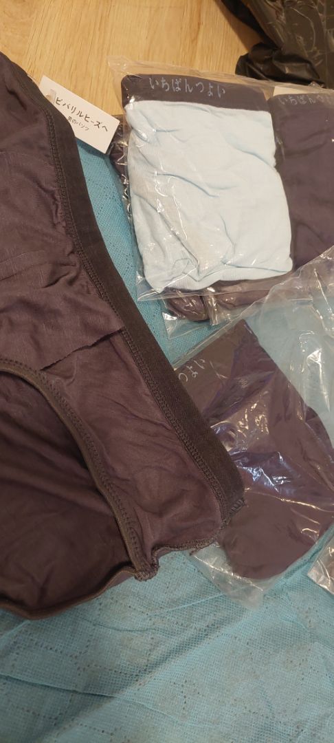 Ck mình mặc loại này nhiều, nhưng đợt đặt hàng này tuy vải mát nhưng đường cắt may cẩu thả. không mặc dc
mua của shop 5 món chỉ dùng dc 2. Mn cân nhắc kỹ trc khi mua