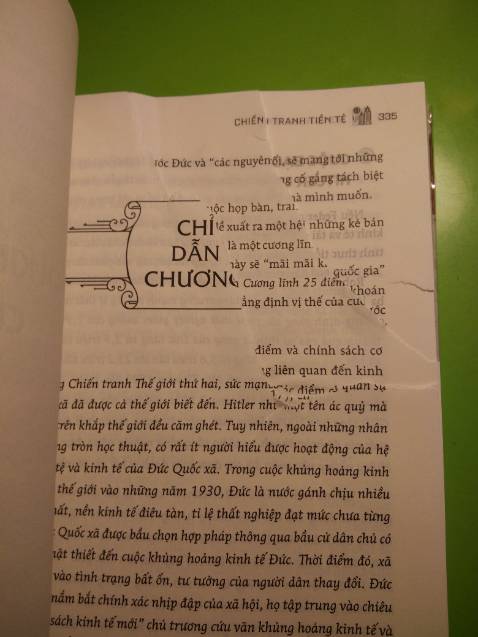 Sản phẩm Sale off của Tiki Trading, sách được bọc trong bao nilon nhưng bên trong lại là sách cũ, bị rách vài trang như bị con nít nghịch xé rách trong nhà sách. Tiki Trading (not Tiki) nên có thêm danh mục SÁCH CŨ GIẢM GIÁ thì sẽ minh bạch hơn nhiều, so với việc mượn cớ Sale off để âm thầm đẩy những hàng cũ, hàng lỗi ra thị trường. Chờ người dùng phản hồi kém, sẽ lại có tài khoản Tiki Support vào comment này xin lỗi, nhưng những sự việc thế này mình nghĩ vẫn sẽ tiếp tục diễn ra trong tương lai :D Có lẽ sau này chỉ mua hàng của bên thứ 3, Tiki Trading ngày càng phình to và khâu quản lý chất lượng vì vậy mà quá tải.