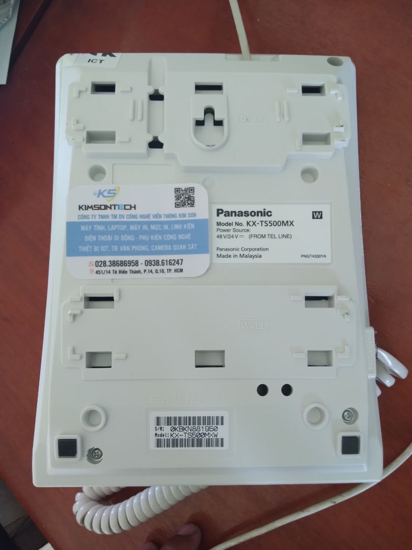 Điện thoại hàng chính hãng, có tem bảo hành, đóng hộp và phụ kiện đầy đủ. Giá cao hơn một tí so với mua tại các cửa hàng truyền thống.