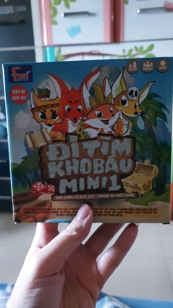 Phù hợp với bạn từ 5 tuổi trở lên, đơn giản dễ chơi. Có 6 quân cờ mà có 4 cái xúc xắc, nên có 6 cái thì hay hơn dù có thể không có đến 6 người chơi. Quân cờ hơi nhẹ dễ bị trượt khỏi đường đi vì nếp gấp