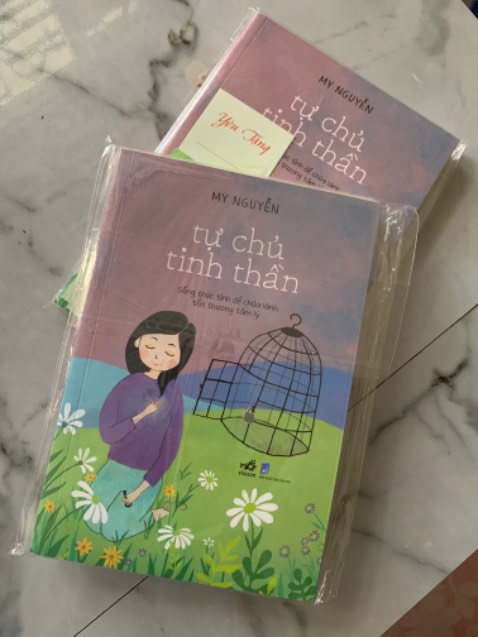 Mình cảm thấy những kiến thức trong sách đem cho mình những góc nhìn mới lạ về tinh thần, về kiến thức tâm lý. Tự chủ luôn đem đến hạnh phúc và tự chủ tinh thần càng tuyệt vời hơn thế. Bạn thử xem? Học và hành đi đôi trong quyển sách kute này đấy ạ.