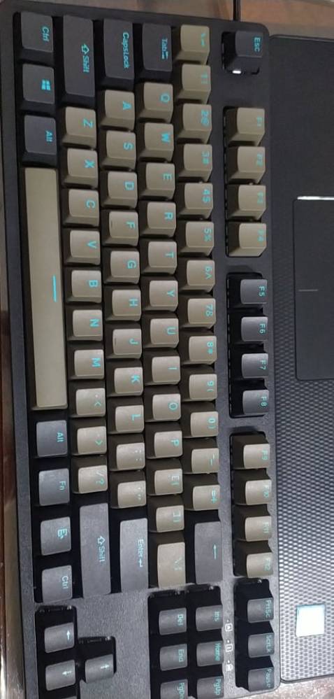 - Shop tư vấn nhiệt tình
- Giao hàng nhanh
- Sản phẩm nhận về k đúng với hình ảnh, keycaps mình muốn là màu trắng đen nhưng đặt về lại là màu nâu đen
- Switch mình đọc là otemu nhưng khi giao về lại là gateron
Mong nhận được phản hồi của shop
- Phím space bị cong nhẹ