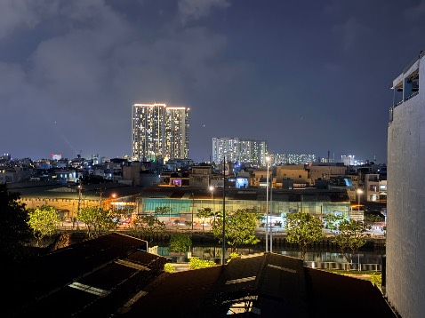 Mình mua màu xanh lam khói. Máy mới tinh: sản xuất 02/2026. Tiki bán trả góp 12 tháng rê hơn 1,3 triệu so với Cellphones/TGDD/FPT

Mời các bạn thưởng thức ảnh mình chụp bằng Iphone 17 (trừ tấm chưa khui seal).
