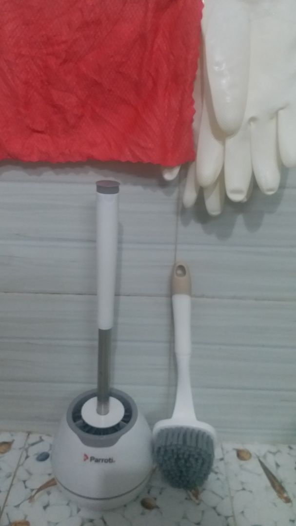 Khăn lau rất mịn và thấm hút, đặc biệt khi lau kính rất sạch không bị vết ố, mờ hay lông của khăn để lại, lau chùi mọi thứ nhẹ nhàng không cần chất tẩy rửa vẫn sạch, hài lòng với tất cả sản phẩm của thương hiệu Parroti, sẽ ủng hộ shop dài lâu về sau này.