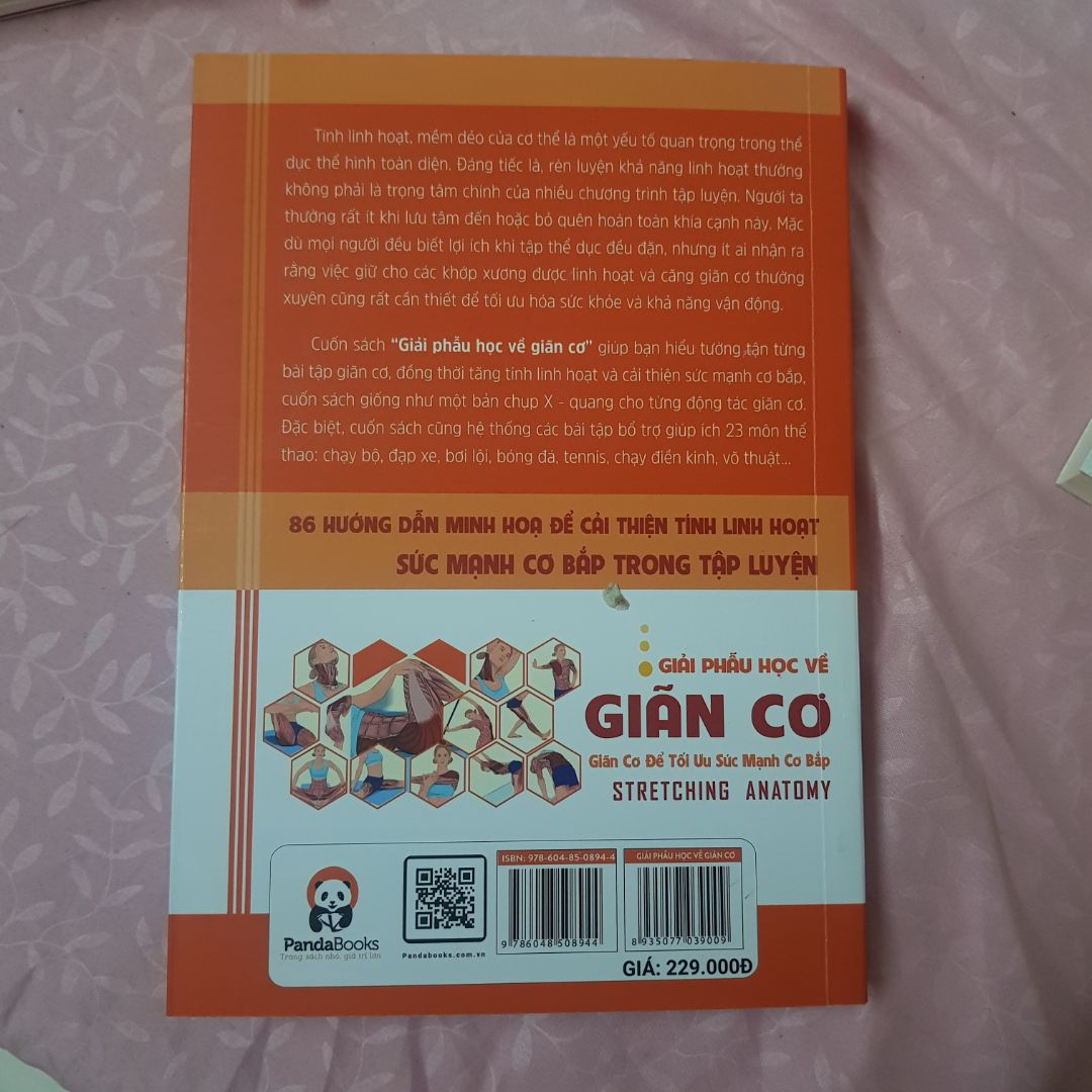 Đây hẳn là 1 quyển sách rất cần thiết cho mọi người, đặc biệt là các bạn thường xuyên vận động và tập luyện. 
Nên mua nhak mọi người, e đặt giao tiêu chuẩn mà mới đặt đêm hôm trước, trưa hôm sau đã nhận đc liềnnn.
Iu dễ sợ lun ❤❤❤