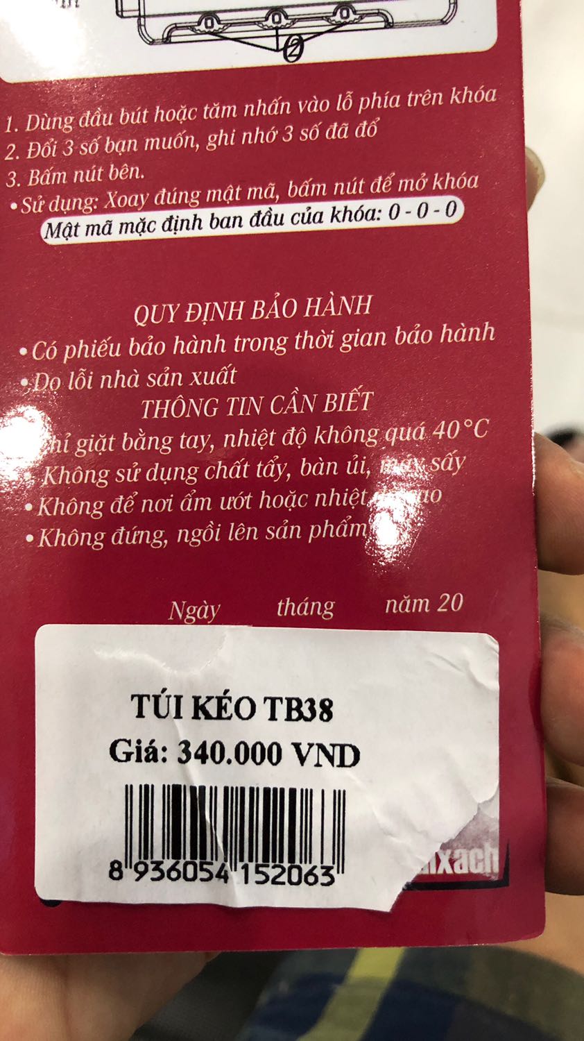 Giá ghi trên trang bán là 399 ngàn, còn giá trên túi có 340 ngàn. Giảm còn 299 ngàn tính ra giảm có 61 ngàn chứ đâu phải 100 ngàn như ghi trên trang đâu? Mấy chục ngàn không đáng bao nhiêu nhưng làm như này là ***, *** khách hàng. Tiki giải thích sao đây?