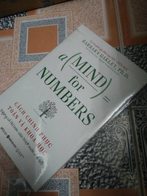 Mình đặt hôm chủ nhật mà thứ hai đã có rồi, sách khá dày, tuy nhiên hơi bị bụi một chút chắc do để trong kho khá lâu. Tiki giao rất nhanh nhưng cái làm mình không hài lòng là BookCare của sách bị bung hoàn toàn, mình rất khó chịu về việc này, mong Tiki cộng lại cho tài khoản của mình 1 BookCare.