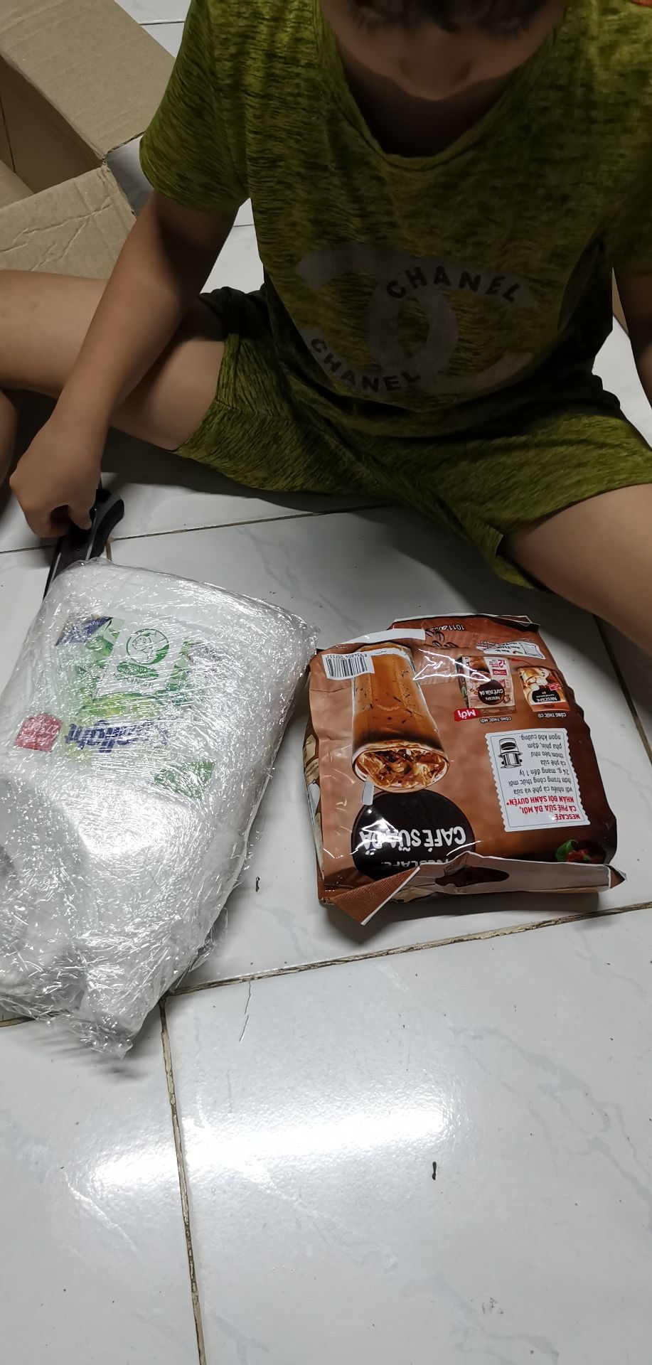 Hàng của Shop là ok. đóng gói hàng cẩn thận, giao đủ hàng, giá bán hợp lý. Mình thích khuyến mại, cứ có khuyến mại là mua ủng hộ.
Chúc Shop luôn đông khách, sẽ ủng hộ Shop ở  những lần sau.