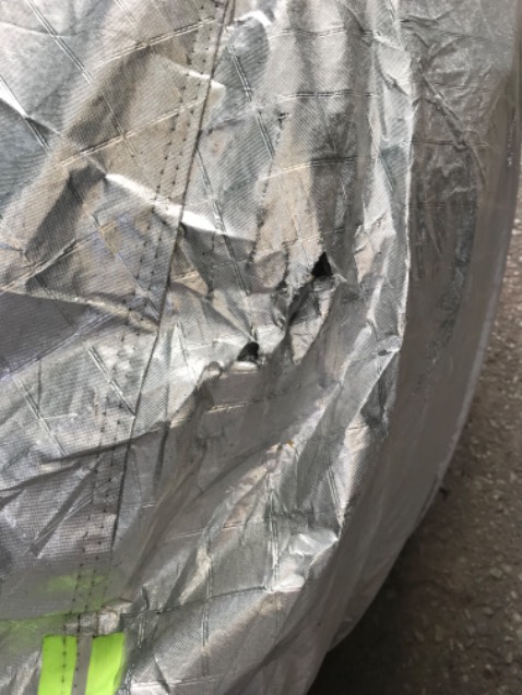 Đặt hàng là bạc cho xe Corolla Cross (5 chỗ) nhưng giao loại bạc cho xe 7 chỗ. Sau 16 ngày, bạc có hiện tượng mục, kéo nhẹ là rách, hàng quá date. Đề nghị đổi lại cho đúng loại hàng đặt mua.