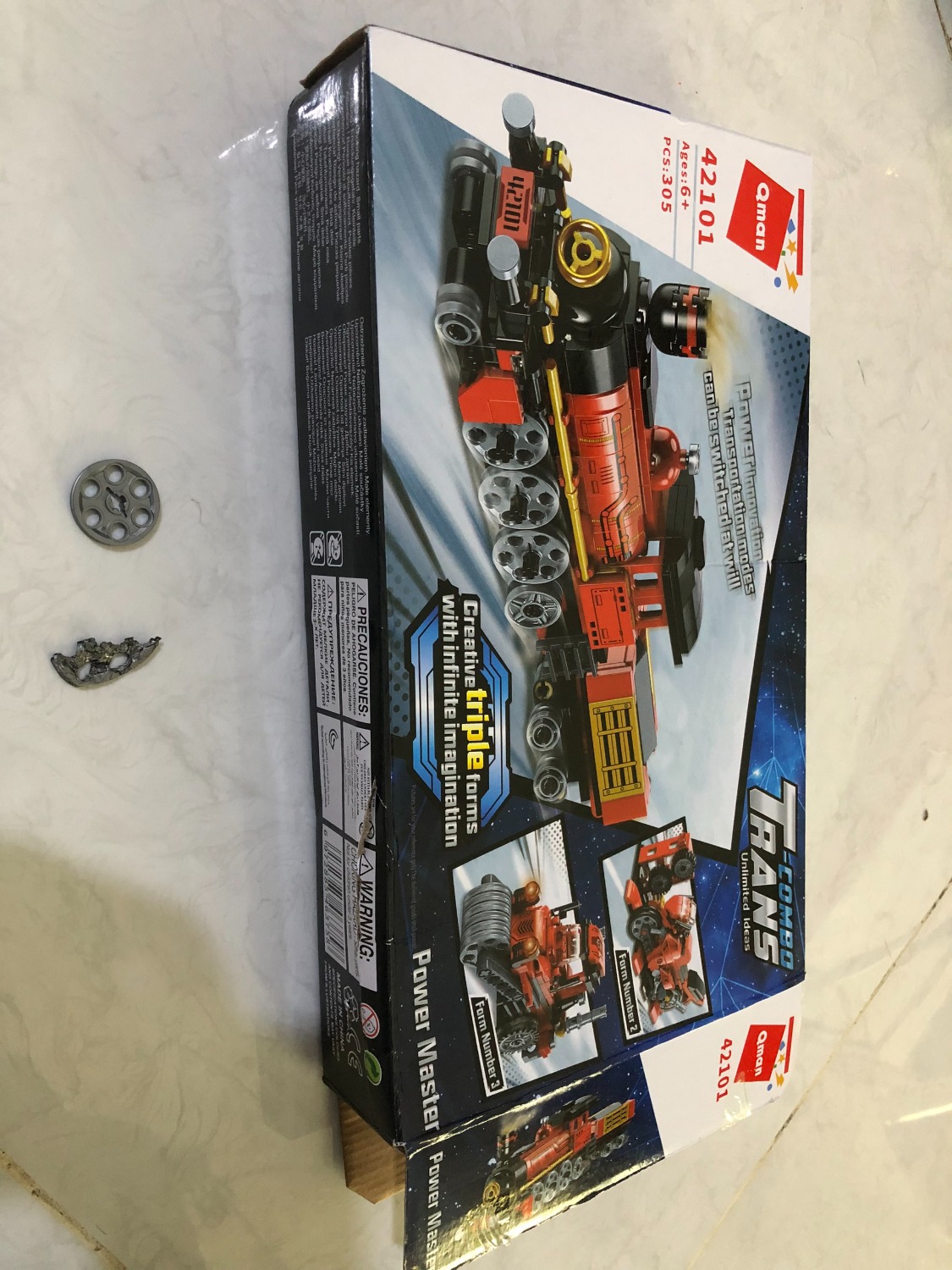 Hi Tiki, Sản phẩm này sau khi mở ra lắp ráp, bé nhà mình phát hiện phần bánh bị lỗi, bé khóc rất nhiều vì không chơi được.

Đề nghị Tiki yêu cầu nhà cung cấp đổi lại hoặc gửi lại phần lỗi cho bé.