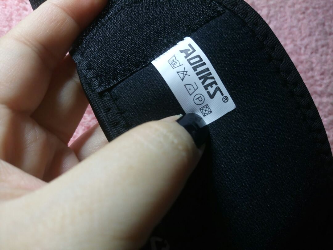 đeo thoải mái
cuốn tạ hay bên tay không làm đau lòng bàn tay
tuy nhiên tại vì không có các lỗ nhỏ thông hơi (loại găng mình mua trước đây có lỗ thông hơi) nên đeo lâu hơi nực bàn tay xíu. nhưng không thành vấn đề ?