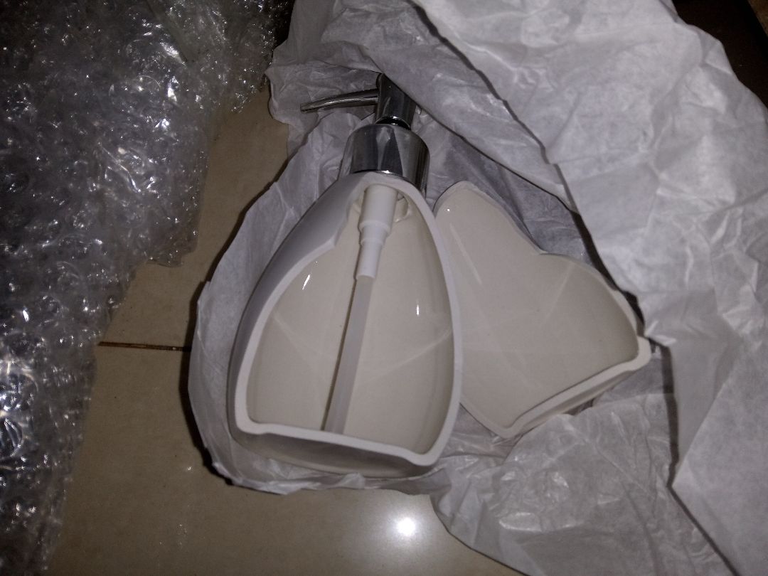 Mua 2 Binh. Vua mo goi da thay mot binh bi be vo. Se phai mat thoi *** tra.