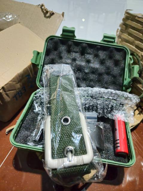 Book loại 99k, giao loại 79k. Review loại 79k: rất dài, muốn cắt ngắn được thì hơi khó. Đã liên hệ shop, shop đã hoàn mình 30k lấy sản phẩm này.