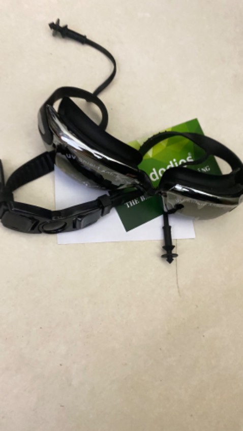 Mình nhận đc hàng r, sp y như quảng luôn ưng hết cả mình 
Tiki giao hàng thì siêu nhanh mới sáng htrc đặt hsau đã nhận đc hàng r. Đã v a ship còn nhiệt tình hỏi thăm cả sức khoẻ nhà mình chứ 🤣
Nhắn tin cho shop để hỏi về sp thì sp tư vấn quá nhiệt tình, nên mua nha cả nhà 🥳