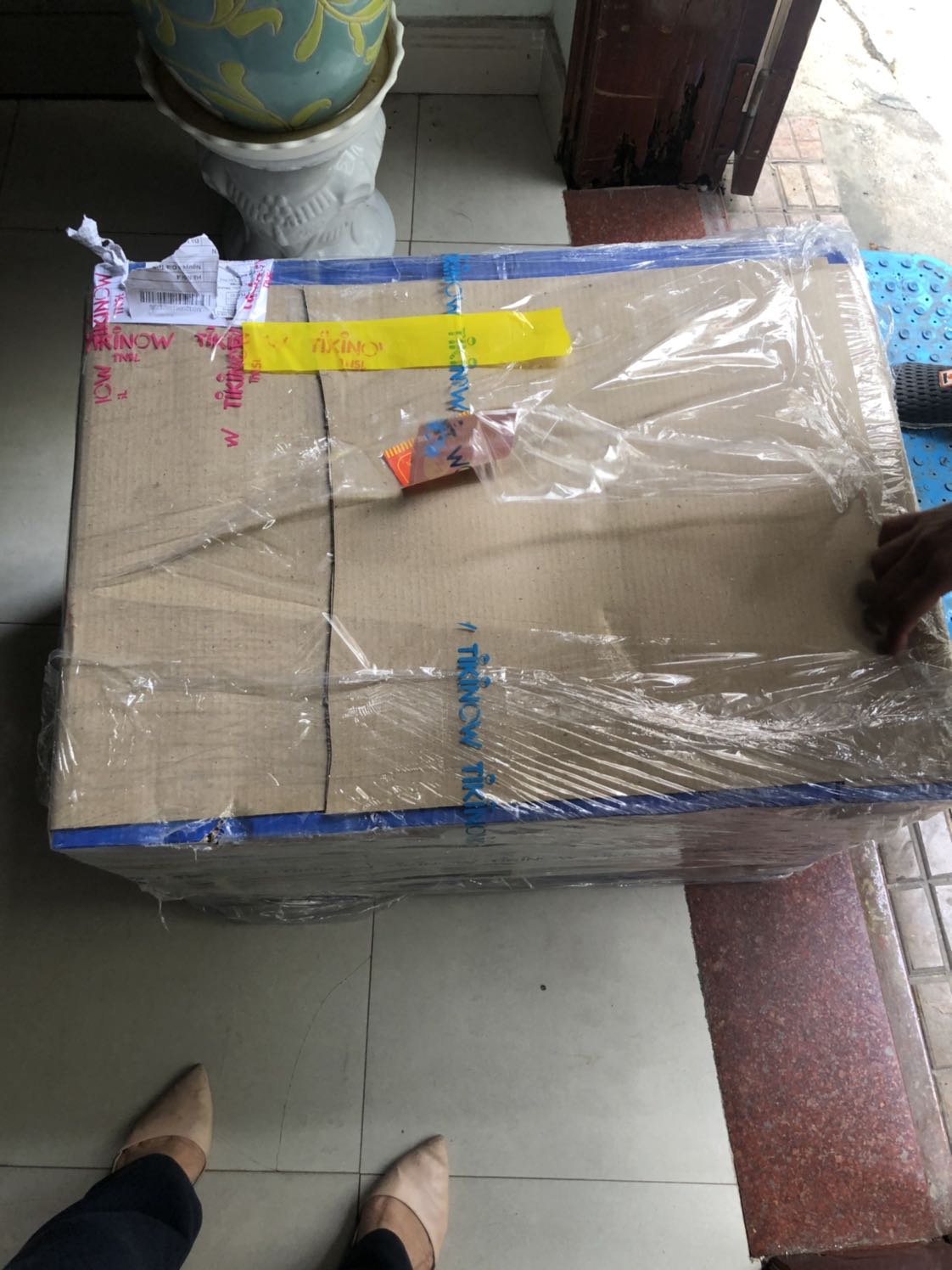 Tiki giao hàng nhanh, đóng hàng cẩn thận. Mình mới nhận và nướng thử mẻ bánh đầu tiên. Bánh rất ngon, chín vàng đều. Cám ơn Tiki và shop. Sẽ tiếp tục ủng hộ