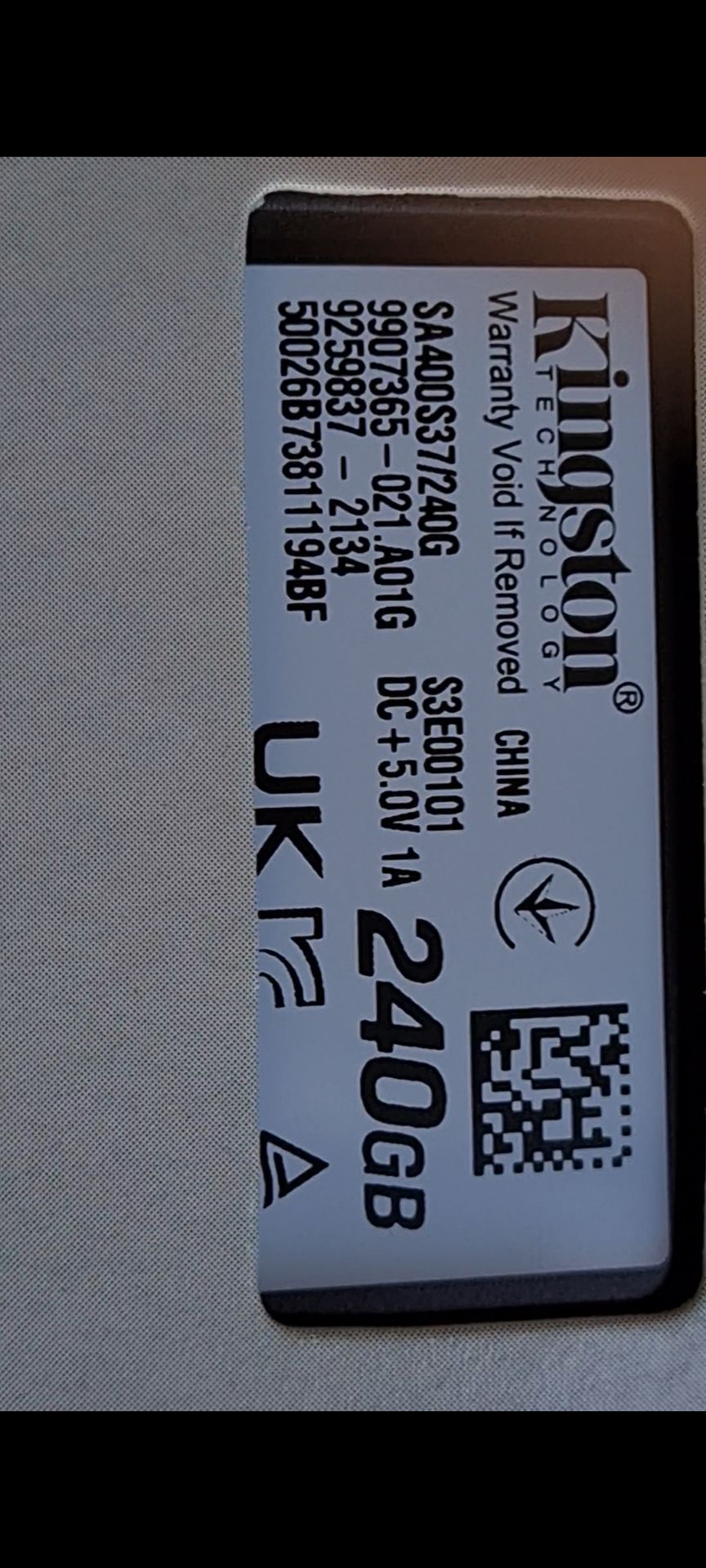 Nhận hàng đúng như đơn hàng của Tiki. Có tem và nhản ghi số seri ổ cứng. *** thử thì tốc độ ghi là 110Mb/s. *** bằng app của hảng Kingston   ổ SSD 240gb thì số seri phù hợp. Cài win hiện thời chạy nhanh. Độ bền chưa biêt. Nhận hàng đúng như đơn hàng của Tiki. Có tem và nhản ghi số seri ổ cứng. *** thử thì tốc độ ghi là 110Mb/s. *** bằng app của hảng Kingston   ổ SSD 240gb thì số seri phù hợp. Cài win hiện thời chạy nhanh. Độ bền chưa biêt.