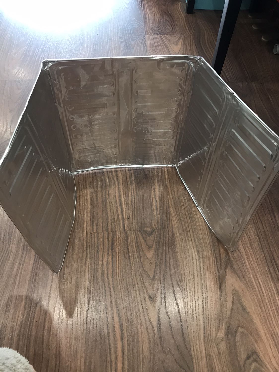 Tiki giao nhanh. Miếng chắn dùng tốt. Hơi mỏng và dễ đổ.