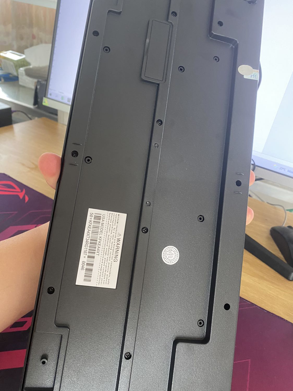 Bàn phím êm. Gõ nhẹ tay. Mềm. Không ồn. Thích mitsumi cả chục năm nay.