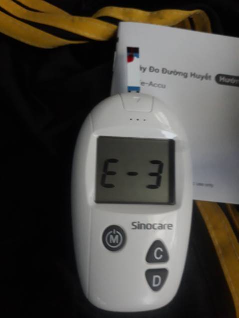 Tôi vừa nhận 2 sản phẩm và mới *** thử. Sản phẩm KHÔNG CHO KẾT QUẢ. Tôi đã thử 4 lần. 1 lần thì thấy có giọt máu và sau đó 10s thì hiện E3. và mấy lần sau thì cứ hiện tie51p E3. tạm thời đánh giá 1 SAO nhờ cửa hàng hướng dẫn. nếu kết quả tốt thì mình sẽ đanh giá lại. còn ko thì mình sẽ gời trả hàng. 
Thanks