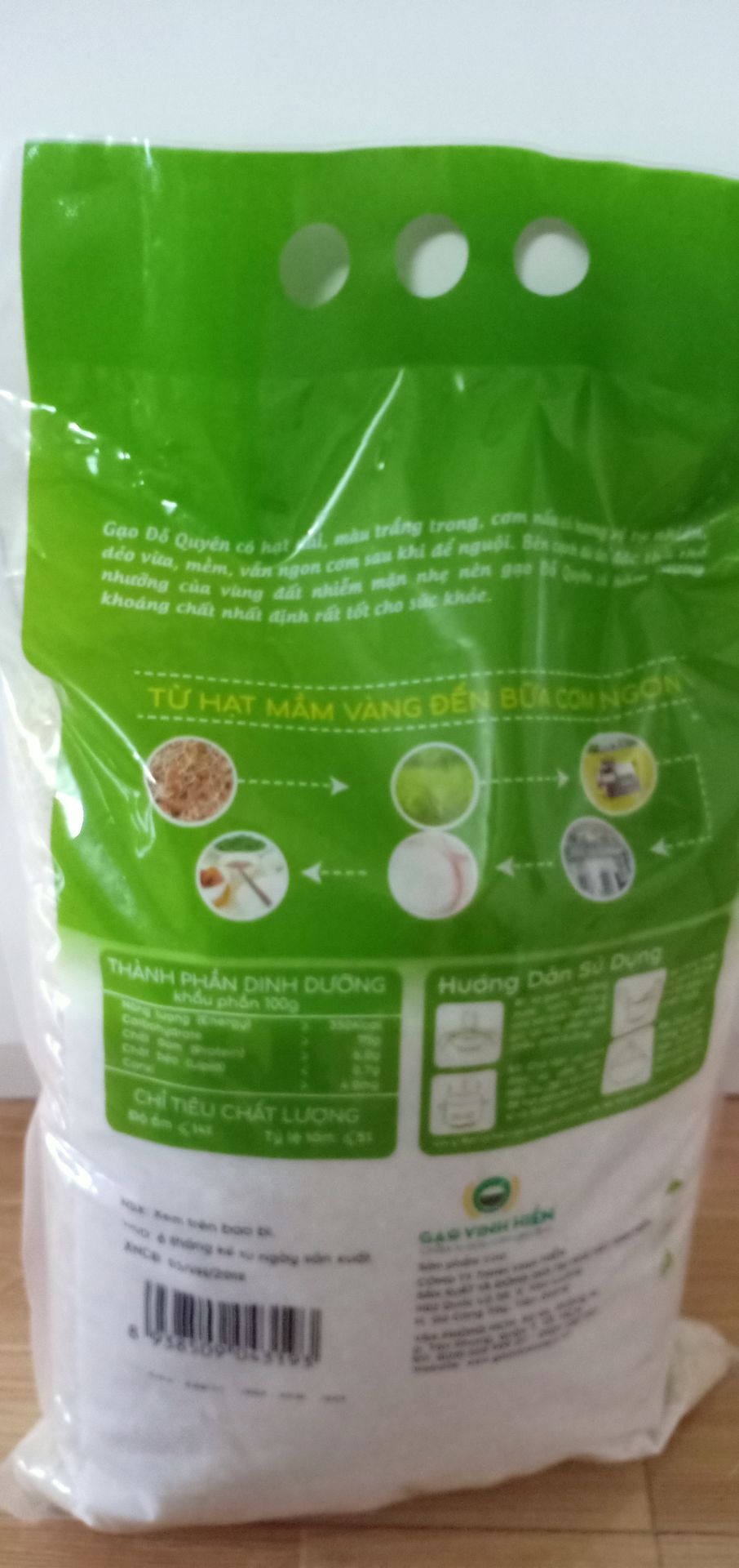 Hàng giao hơi chậm, đóng bọc chưa cẩn thận lắm may mà ko ảnh hưởng đến sản phẩm. Giá tốt, gạo có thơm nhưng không trắng sáng và dẻo lắm, mình ko cần gạo quá ngon, quan trọng là quy trình nuôi trồng đảm bảo, ủng hộ nhà bán và TIKI. Hàng giao hơi chậm, đóng bọc chưa cẩn thận lắm may mà ko ảnh hưởng đến sản phẩm. Giá tốt, gạo có thơm nhưng không trắng sáng và dẻo lắm, mình ko cần gạo quá ngon, quan trọng là quy trình nuôi trồng đảm bảo, ủng hộ nhà bán và TIKI.