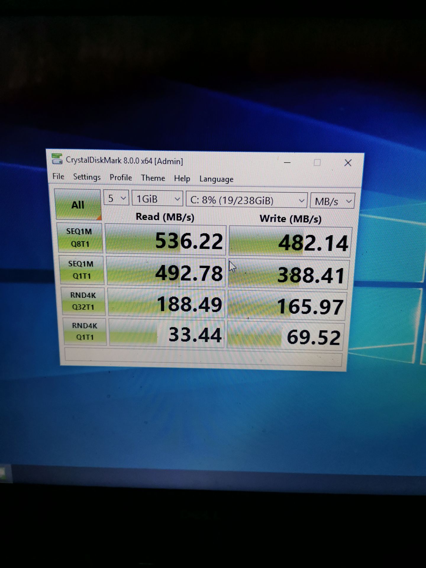 vỏ hộp không có mã vạch, tem seal đã bị rạch 1 bên. *** hiệu năng tạm đc (bằng 85% so với ổ samsung 250g của mình đang dùng).
