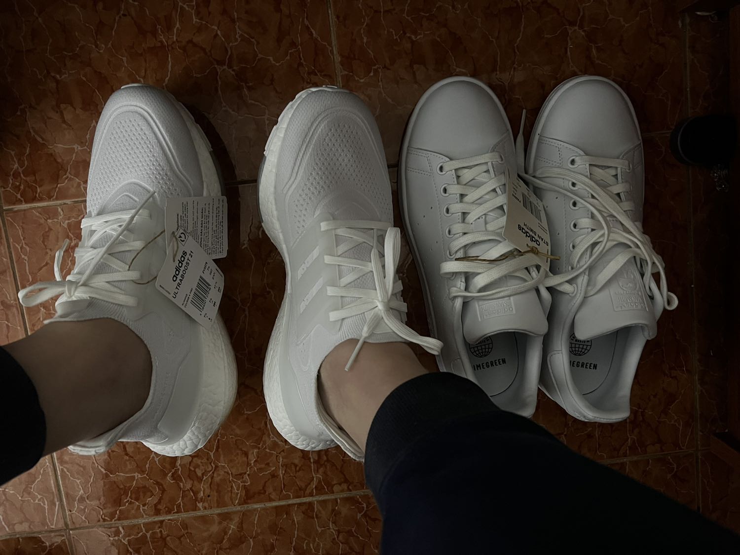 Tất rất đẹp nhé mọi người, chất xịn, đi rất thoả mái, so với loại mình đang dùng đúng là khác bọt luôn, mình hay đi tất lười với sneaker, thật tiếc là ko biết mà mua sớm :)
