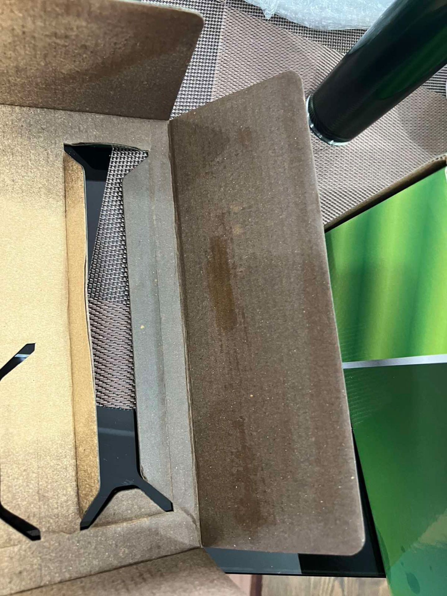 Không rõ do người bán hay do vận chuyển nhưng khi nhận, chai tinh dầu bị đổ hết ra hộp, ướt cả đai điện...giờ phải chờ đổi trả, không biết đến bao giờ. Dùng tiki now nhanh giờ lại hóa chậm. Bực ghê!