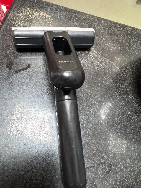 Hài lòng: miếng lau bọt biển thấm hút nước rất tốt, bình xịt nước cũng ổn 
Không hài lòng: miếng dán bọt biển với thân cây lau không khớp nhau nên hay bị rơi ra khi lau. khi lau xong thu gọn lại miếng bọt biển sẽ bị gập lại khi bị khô. Tốt nhất nên để miếng bọt biển thật ướt thì nó mới khớp với thân cây lau.