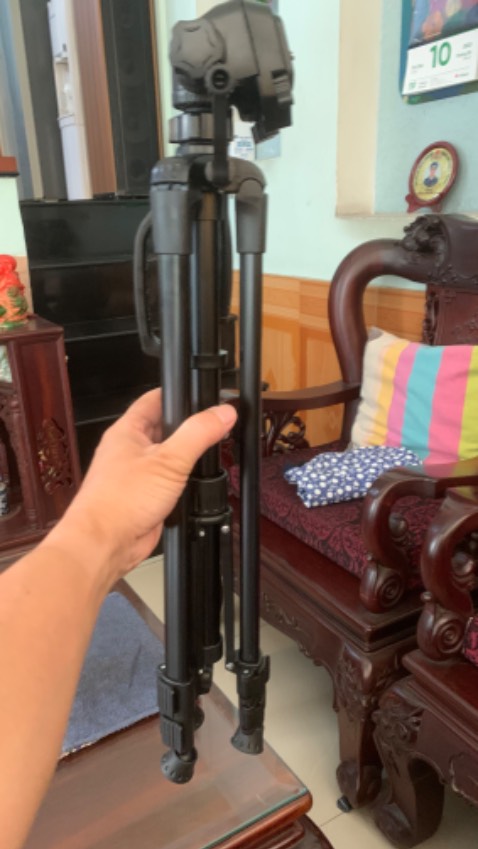 Đã nhận được hàng. Sản phẩm rất đẹp, chắc chắn, dùng cho máy ảnh Canon 550D rất Oke, thuận tiện cho đi chơi, đi du lịch. Mọi người nên mua sản phẩm của Shop. Mình luôn ủng hộ Shop về sản phẩm trên. Với mức giá trên thì mua được sản phẩm như trên là quá tuyệt vời. 
Cám ơn Shop và nhân viên giao hàng rất nhiều.