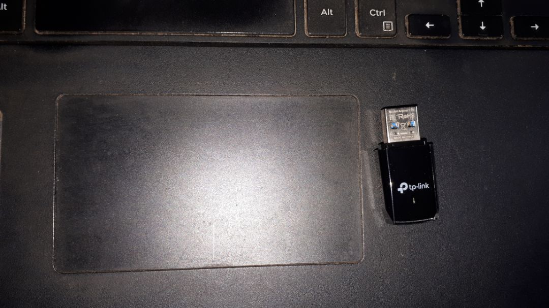 Ưu điểm
1.Thiết kế nhỏ gọn, dài tầm 1.5 đốt tay
2.Tỏa nhiệt khá tốt, sử dụng hơn 3h nhưng ko nóng lắm
3.Bắt wifi tốt, mượt, ko bị trễ, lag
4.Dễ sử dụng, cắm vào sử dụng luôn (win 10)
Nhược điểm
Ko có nắp đóng nên dễ bám bụi, ko có dây nên khó cầm, dễ rơi mất.
Nhìn chung hài lòng với sản phẩm, cần xài thêm 1 thời gian để biết bền hay không Ưu điểm
1.Thiết kế nhỏ gọn, dài tầm 1.5 đốt tay
2.Tỏa nhiệt khá tốt, sử dụng hơn 3h nhưng ko nóng lắm
3.Bắt wifi tốt, mượt, ko bị trễ, lag
4.Dễ sử dụng, cắm vào sử dụng luôn (win 10)
Nhược điểm
Ko có nắp đóng nên dễ bám bụi, ko có dây nên khó cầm, dễ rơi mất.
Nhìn chung hài lòng với sản phẩm, cần xài thêm 1 thời gian để biết bền hay không