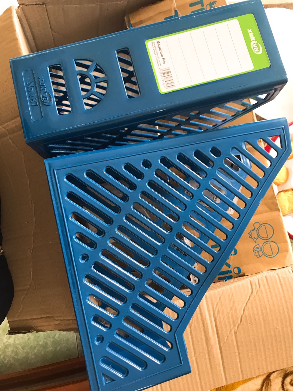 Lúc nhận hàng hết hồn vì thùng quá to ? shop gói đồ có tâm dễ sợ. Kệ rổ chắc chắn, to và đựng được cực nhiều tài liệu
Với giá này thì nên mua..