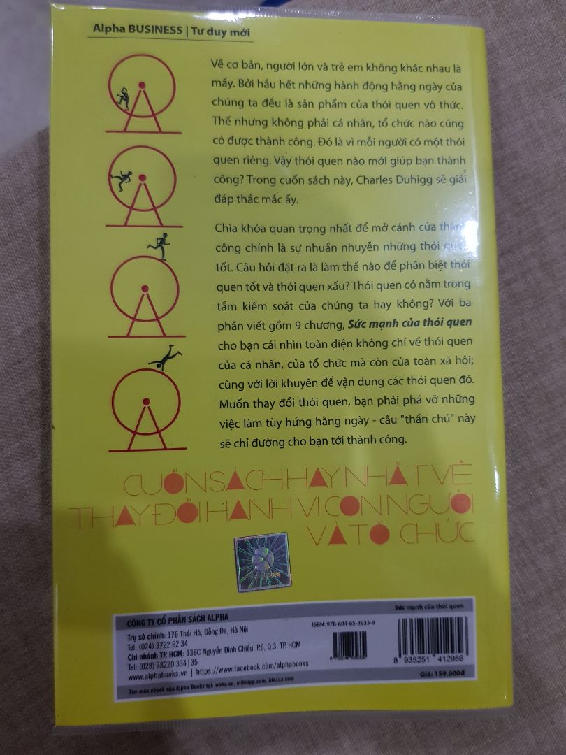 Đây là một cuốn sách nổi tiếng. Lỗi dịch thuật rất nhiều trong cuốn sách mình cũng đã biết vì đã đọc sách rồi, muốn mua sách để có thể đọc lại khi cần...
Nhưng hình thức cuốn sách mình thấy rất khó chịu, xén sách làm sao mà cuốn sách vốn có hình chữ nhật thì giờ có hình tứ giác rất kì dị, cảm giác nhà xuất bản làm việc rất ẩu.