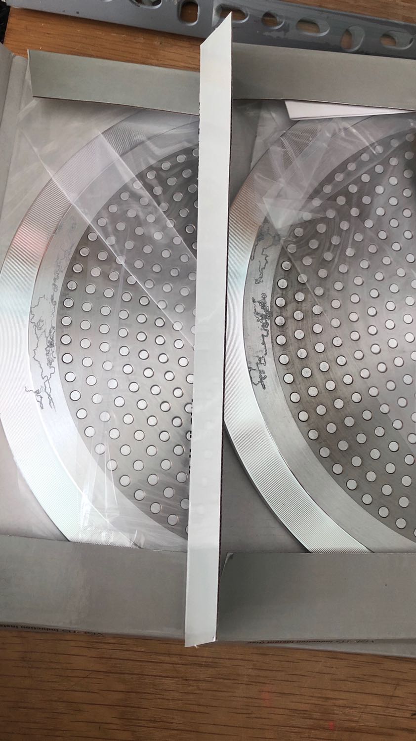 Đáy đều bị vết, quá tin tưởng ko kiểm tra kỹ. Sản phẩm này ko xứng đáng để bán, tặng còn sợ bị la