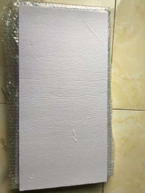 Keo dán rất dính, màu rất đẹp vệ sinh rất dễ, giao hàng nhanh.....