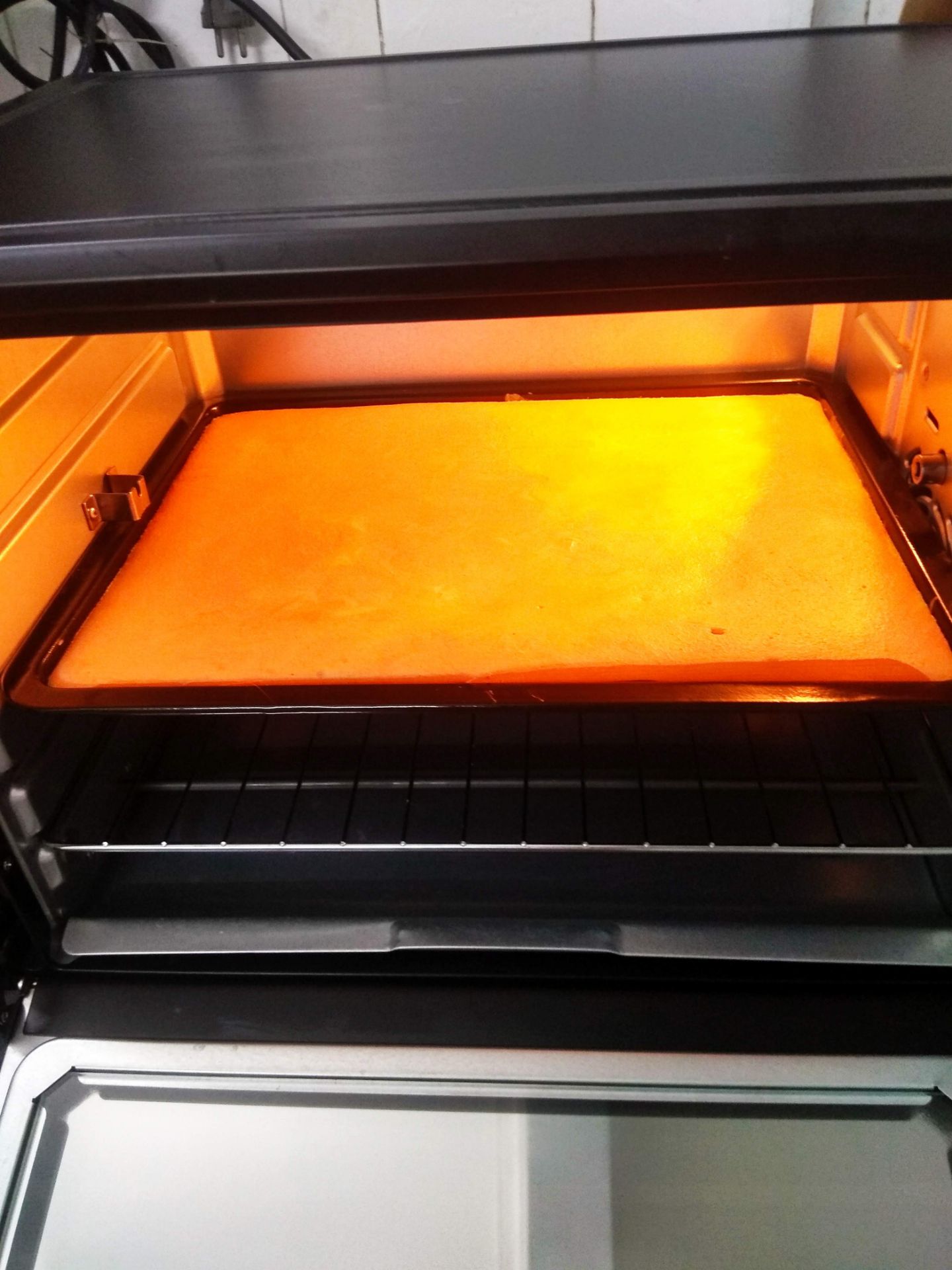 Cây tường vì khô queo, bé tí xíu hoàn toàn không như video QC, không biết có sống nổi không?Cây nhài cũng bé xíu, dập nát. Đóng gói rất tệ, không có kinh nghiệm. Lẽ ra phải mở  vài góc hộp
 cho cây thở đằng này bịt băng kéo kín mít thế, người còn chết nói gì cây? Vì thương shipper nên nhận. Cho 2 sao. Không bằng cây cùng loại cũng của shop này giao bên Shop i