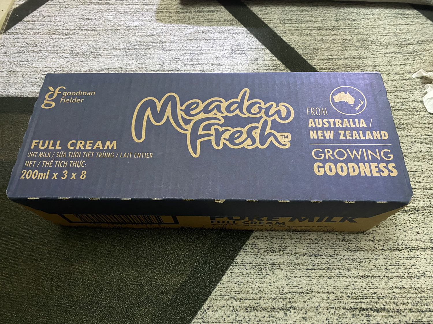 Tiki giao siêu nhanh, tối mà vẫn giao tận cửa luôn! Dùng tikinow cũng thích thật!
Sữa đảm bảo, hàng chuẩn, date vẫn còn khá xa, tiki đóng gói rất cẩn thận! Giá lại đang khá tốt! Nói chung vote 5 sao 😄