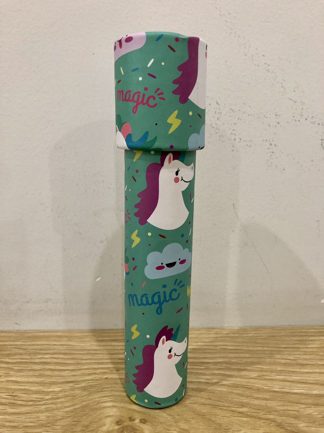 Mẫu mã đẹp, chất lượng tạm, nhìn vào thấy bụi bụi không trong suốt.