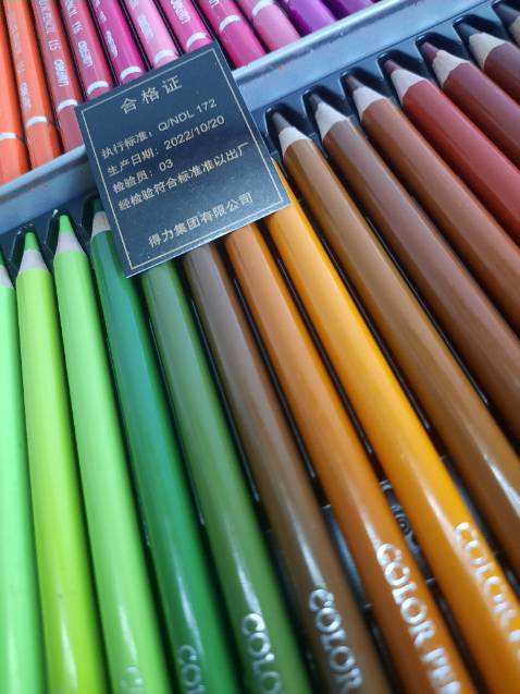 Màu siêu đẹp, siêu xịn, nói chug thì vs hãng deli thì sản phẩm nào cũng làm tôi rất ấn tượng, cảm ơn hãng đã tạo ra những sản phẩm xinh đẹp như thế này để giúp mọi người thỏa sức sáng tạo!!