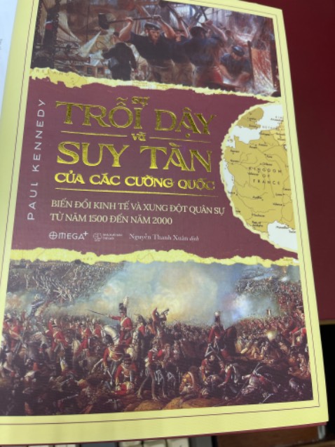 Đẹp thì miễn chê rồi, được tặng hai bức tranh. Nội dung thì phải đọc xem thế nào vì chỉ tập trung vào các cường quốc.