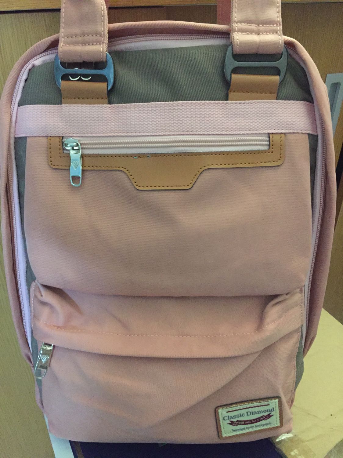 Balo dùng tiện và bền , chắc , khó sờn màu